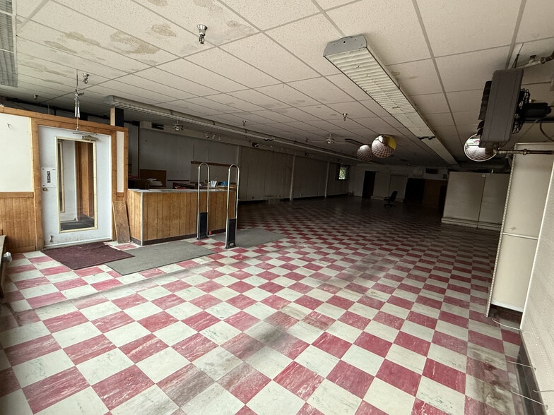 More Photos Of 1 Hudson Ave, Chatham General Retail For Lease