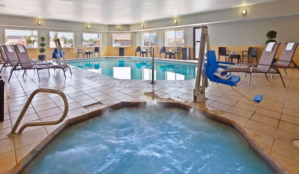 More Photos Of 206 S Cedar St, Borger Hotel For Sale