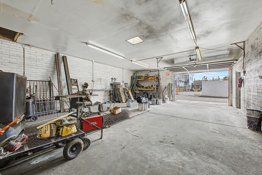 More Photos Of 6819 N 55th Dr, Glendale Warehouse For Lease