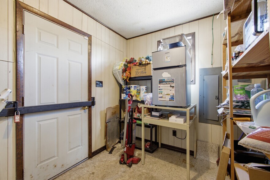 More Photos Of 119 Gateway Ave, Rockwood Office Residential For Sale