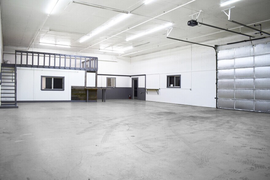 More Photos Of 4216 W 7th Ave, Eugene Warehouse For Lease