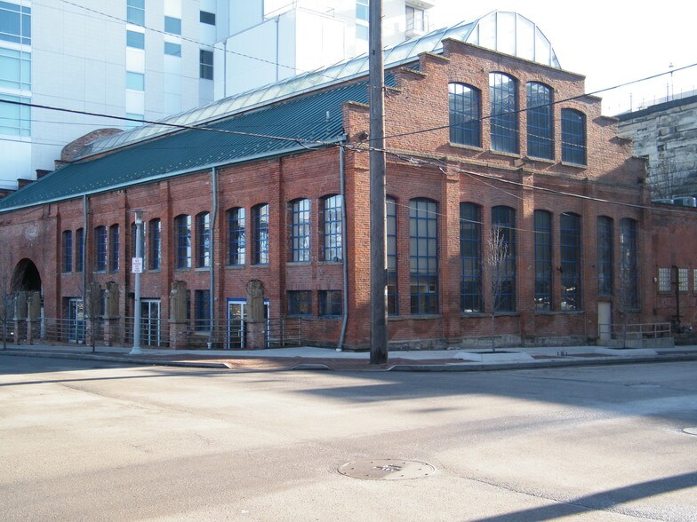 More Photos Of 2020 Center St, Cleveland Office For Lease