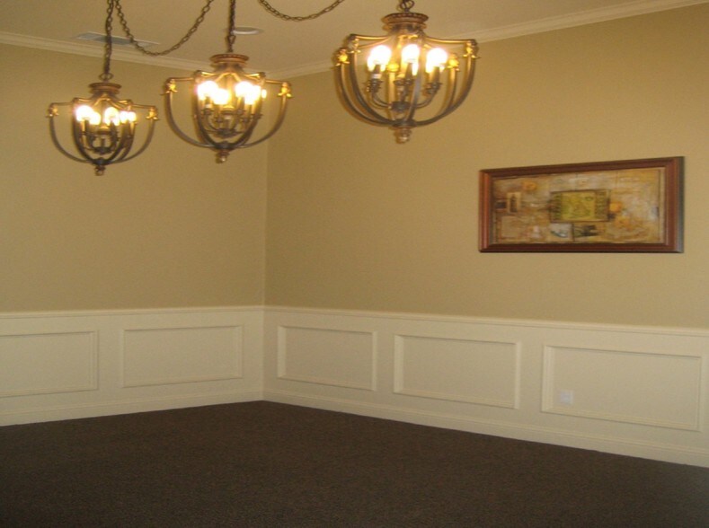 More Photos Of 320 E Main St, Lewisville Office For Lease