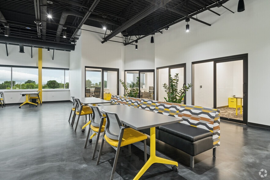 More Photos Of 3500 Packerland Dr, De Pere Office For Lease