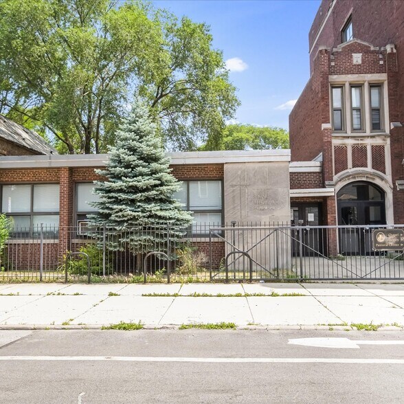 More Photos Of , Chicago Unknown For Sale