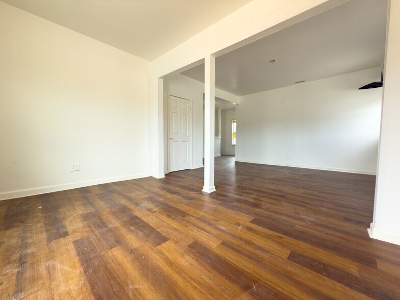 More Photos Of 605 Roberts Dr, Riverdale Office For Sale