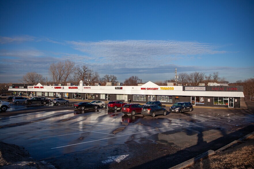 More Photos Of 2700-2750 N Douglas Dr N, Crystal Freestanding For Sale