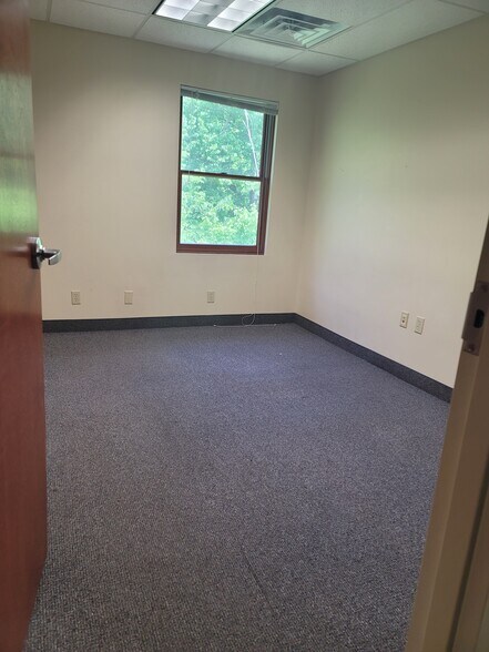 More Photos Of 3600 Brecksville Rd, Richfield Light Distribution For Lease