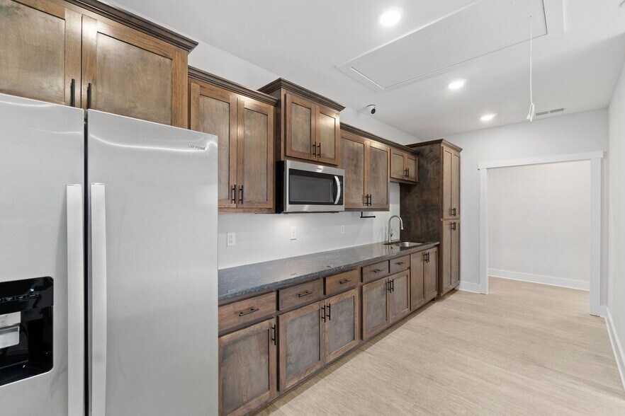 More Photos Of 2510 Pea Ridge Rd, Clarksville Office For Lease