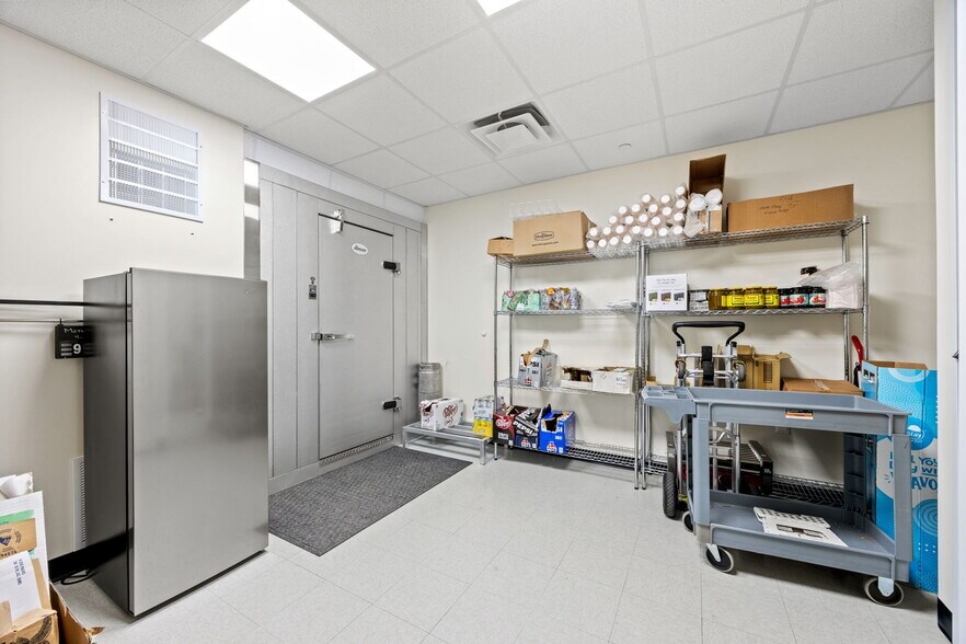 More Photos Of 470 Mediterranean Dr, McKinney Storefront For Lease