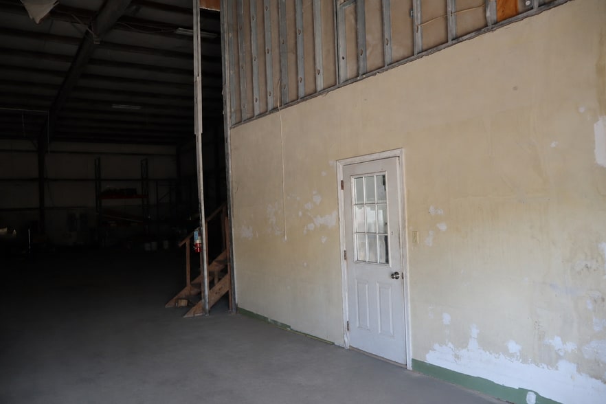 More Photos Of 553 Capital Cir SW, Tallahassee Warehouse For Lease