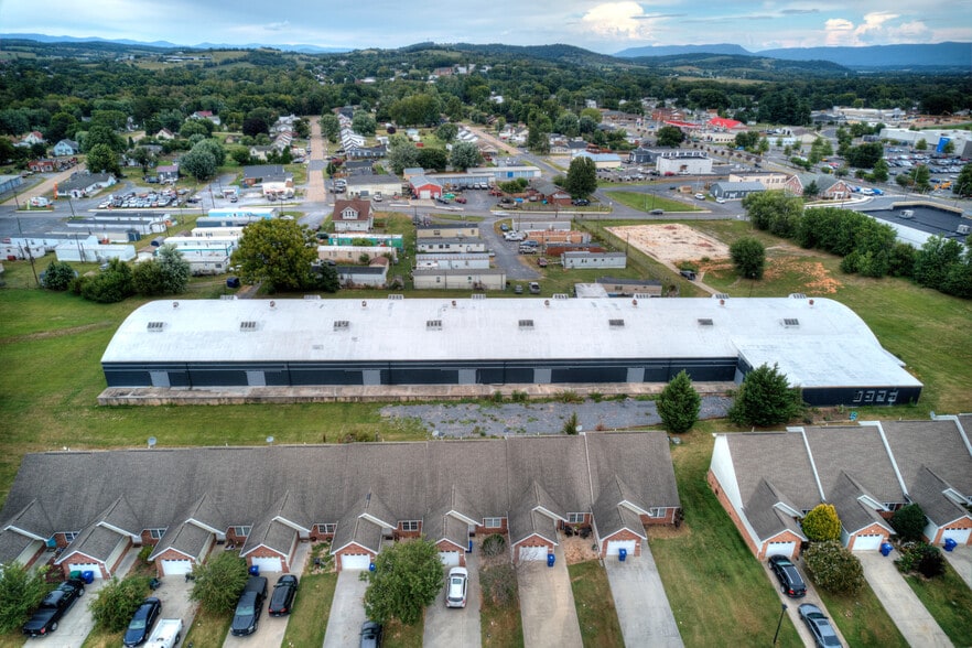 More Photos Of 110 McCauley Dr, Timberville Warehouse For Lease