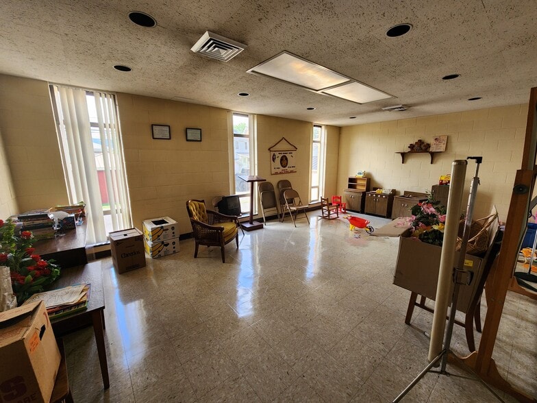 More Photos Of 200 E Fudge St, Covington Specialty For Sale