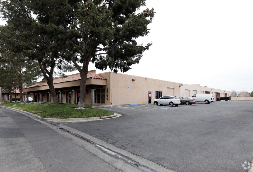 More Photos Of 2500 Chandler Ave, Las Vegas Warehouse For Lease