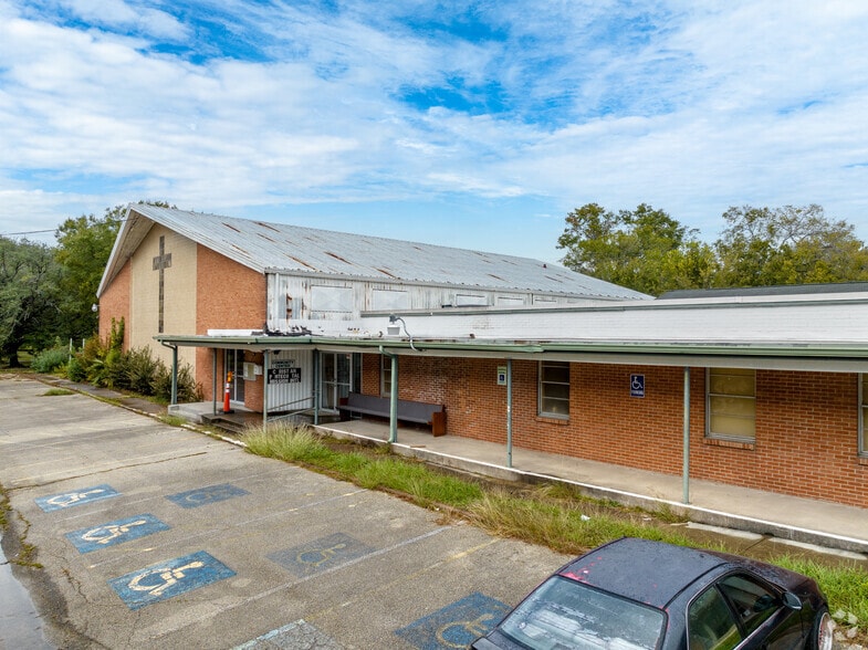 More Photos Of 900 Natchez Ave, Pasadena Schools For Sale