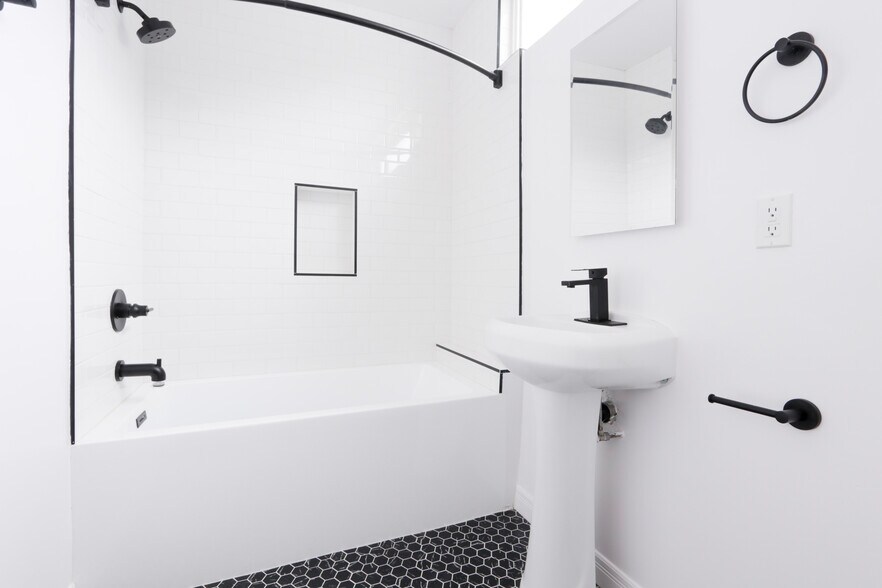 More Photos Of 2008-2020 Strongs Dr, Venice Apartments For Sale