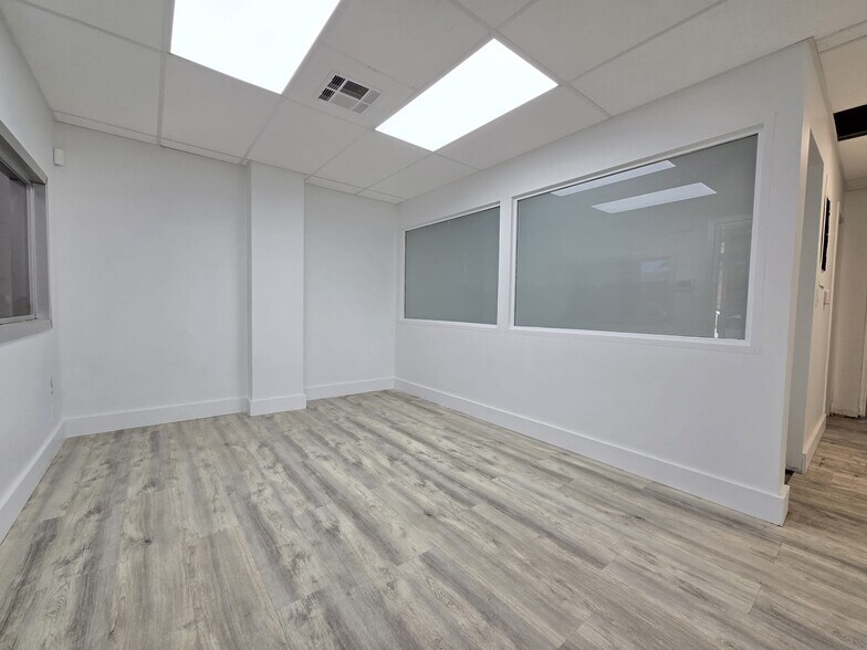 More Photos Of 52 SW 5th Ct, Pompano Beach Manufacturing For Lease