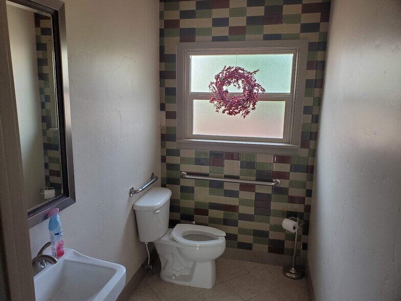 More Photos Of 1216 7th St S, Nampa Office Residential For Lease