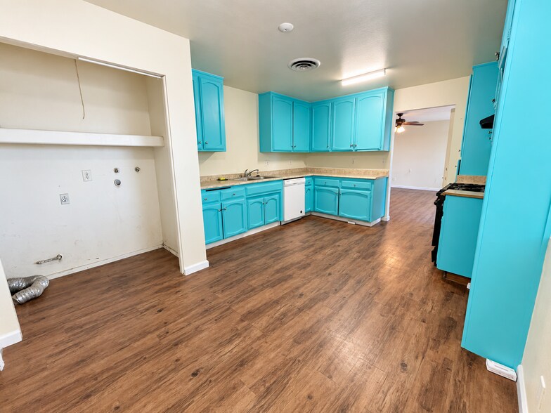 More Photos Of 2528 Security Ave, Bakersfield Apartments For Sale