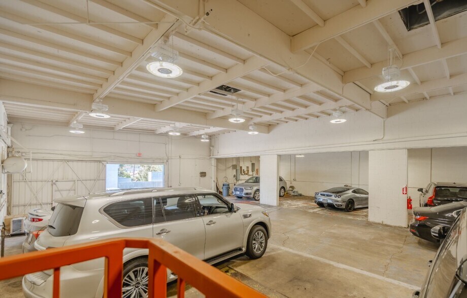 More Photos Of 2301 N Sepulveda Blvd, Manhattan Beach Auto Repair For Lease