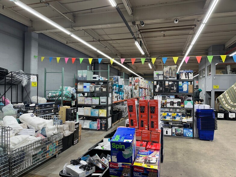 More Photos Of 2910 20th Ave, Astoria Warehouse For Lease