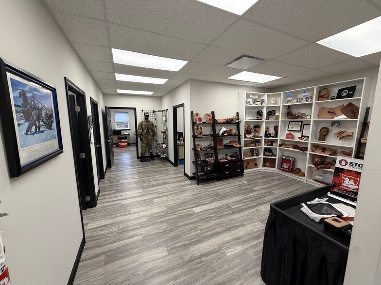 More Photos Of 668 Davisville Rd, Willow Grove Manufacturing For Sale