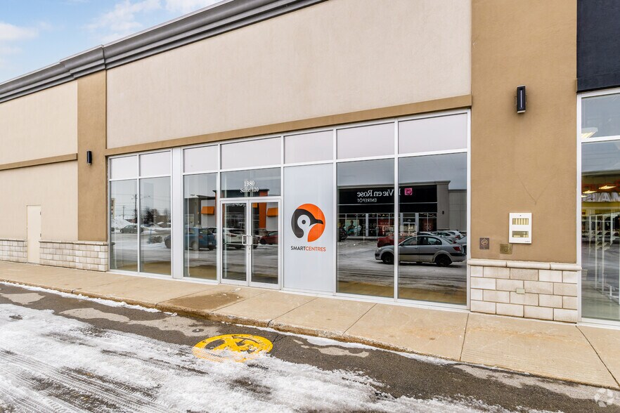 More Photos Of 2050 Boul Monseigneur-Langlois, Salaberry-de-valleyfield Unknown For Lease