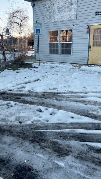 Primary Photo Of 9335 Crain Hwy, Faulkner Auto Repair For Lease