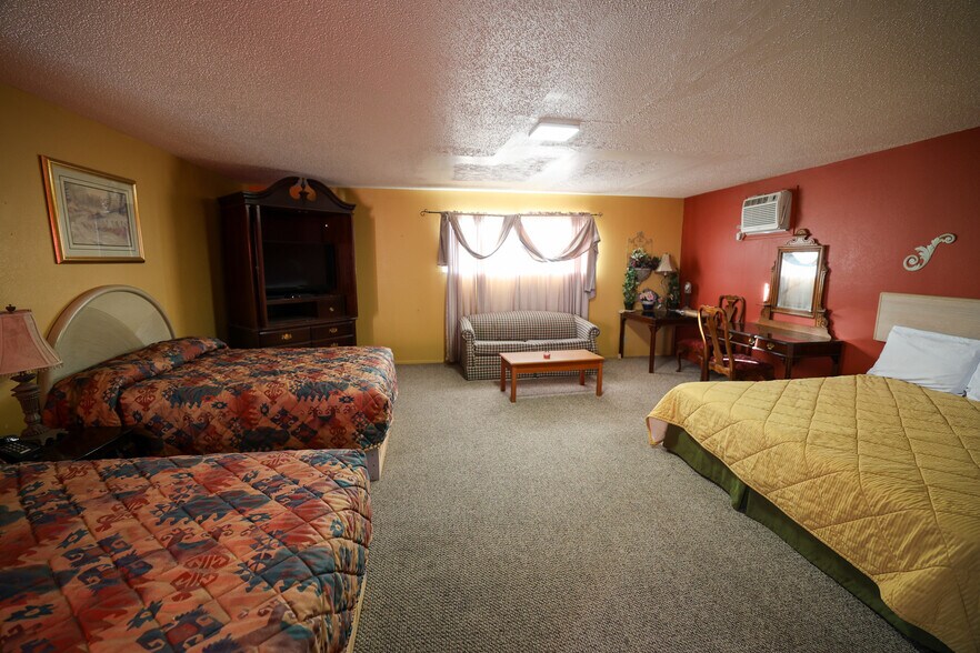 More Photos Of 205 E Broadway St, Fritch Hotel For Sale