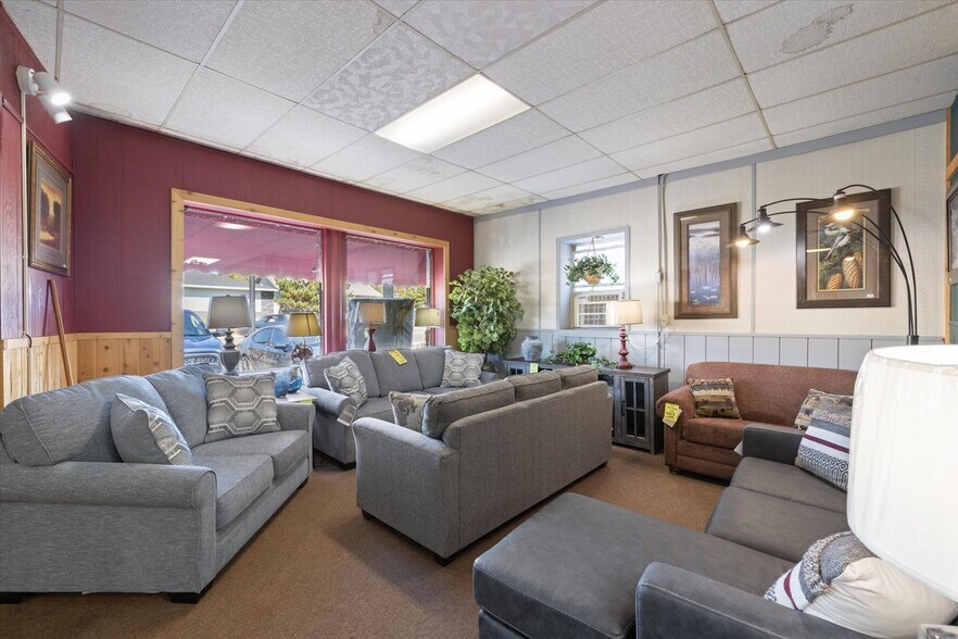 More Photos Of 816 NW 4th St, Grand Rapids General Retail For Sale