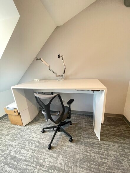 More Photos Of 42 Bank St, New London Storefront Retail Office For Lease