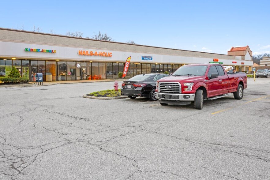 More Photos Of 1795 Snow Rd, Parma Unknown For Lease