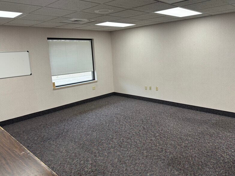 More Photos Of 1501 N Water St, Decatur Office For Sale