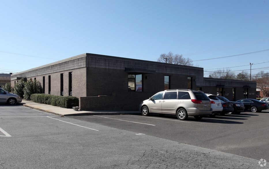 More Photos Of 111 W Pine St, Graham Office For Lease