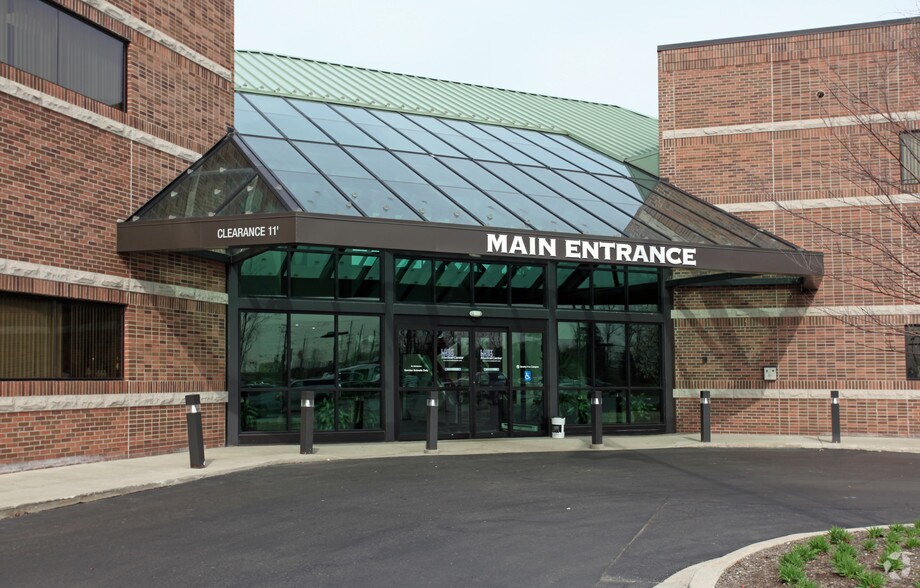 More Photos Of 2300 Haggerty Rd, West Bloomfield Medical For Lease