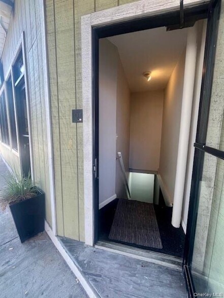 More Photos Of 11628 Myrtle Ave, Richmond Hill Office For Lease