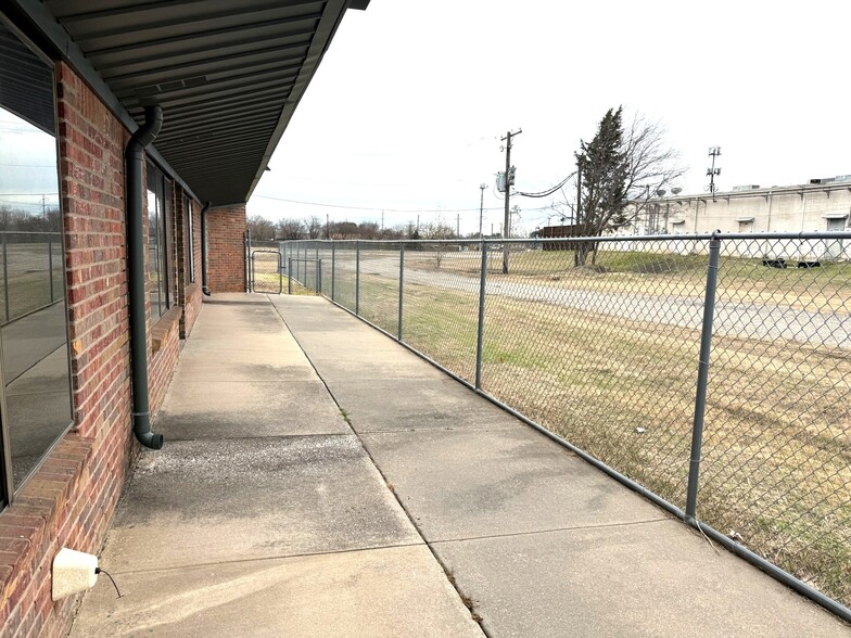 More Photos Of 6720 Chapman Rd, North Richland Hills General Retail For Sale
