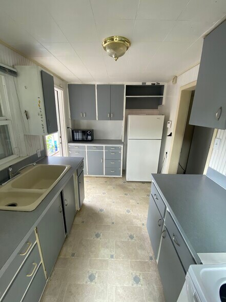 More Photos Of 1625 12th St SE, Salem Office Residential For Sale