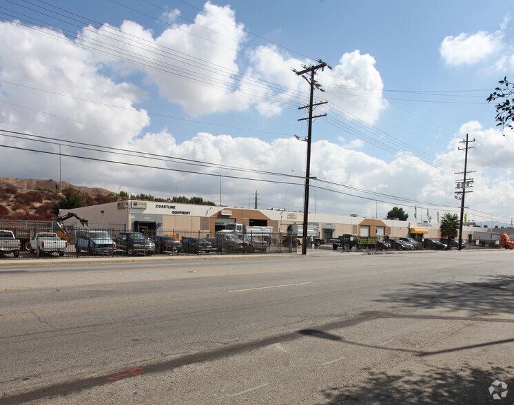 More Photos Of 12361-12435 Foothill Blvd, Sylmar Warehouse For Lease