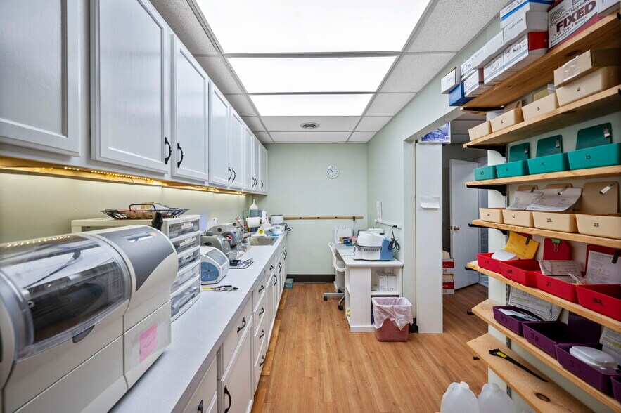 More Photos Of 338 N Charles St, Baltimore Storefront Retail Residential For Sale