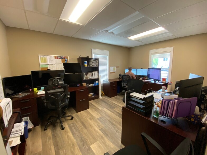 More Photos Of 750 SW Bailey Ave, Hillsboro Manufacturing For Lease