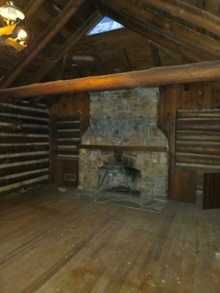 More Photos Of 934 Commander Dr, Roanoke Specialty For Sale