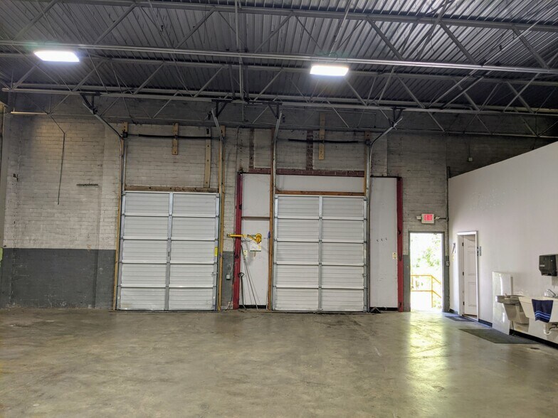 More Photos Of 310 Industrial Dr, Greenville Warehouse For Lease
