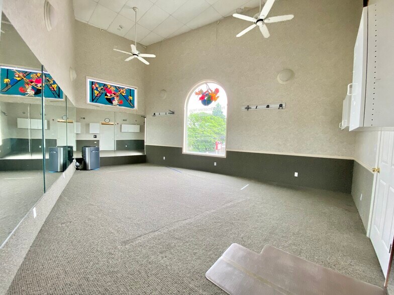 More Photos Of 559 Atlantic Ave, East Rockaway Medical For Lease