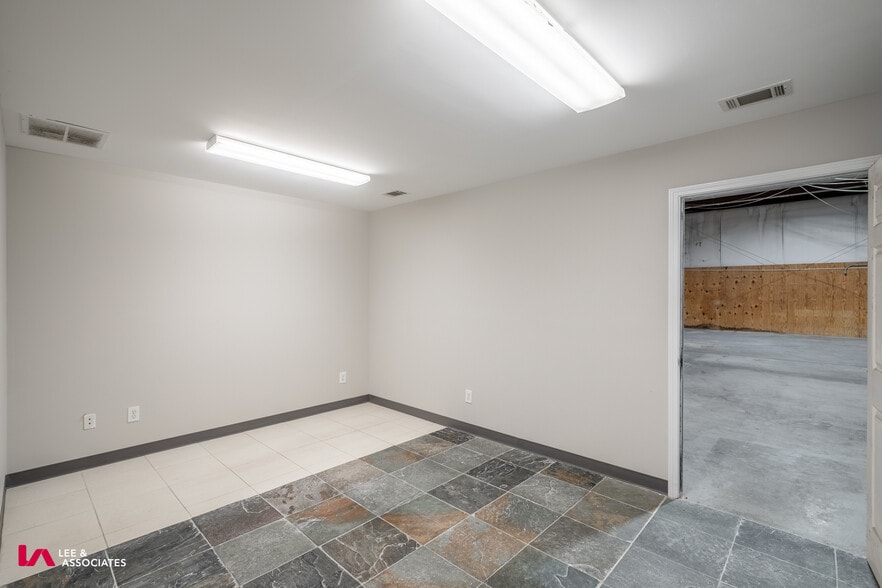 More Photos Of 1601 Lester Rd, Conyers Light Distribution For Lease