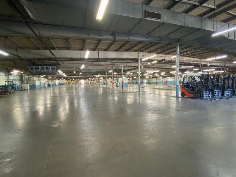 More Photos Of 759 Hennessy Way, Bowling Green Distribution For Lease