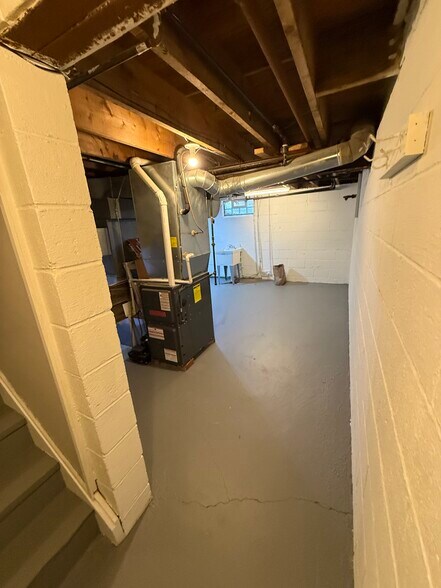 More Photos Of 5682 State Rd, Parma Storefront Retail Residential For Lease