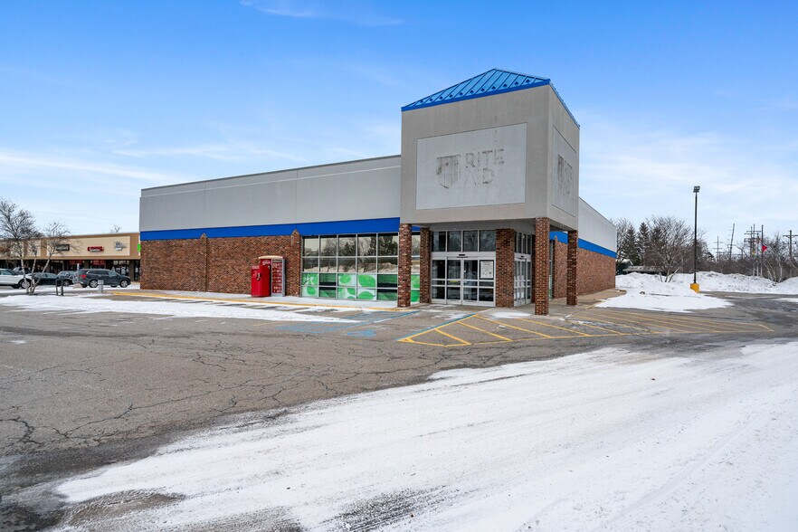 Primary Photo Of 195 M 66 N, Charlevoix Drugstore For Sale