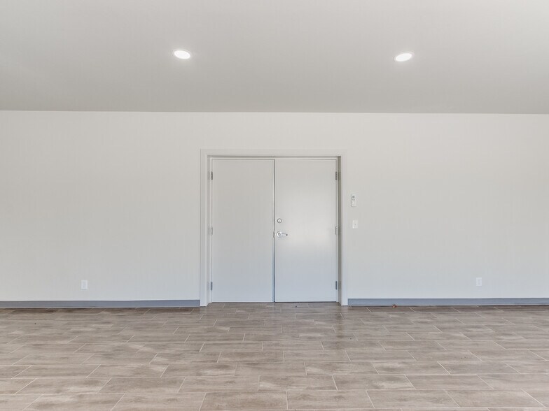 More Photos Of 18608 NE 23rd St, Harrah Light Distribution For Lease