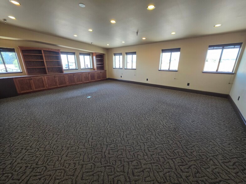 More Photos Of 13290 Contractors Dr, Chico Manufacturing For Lease
